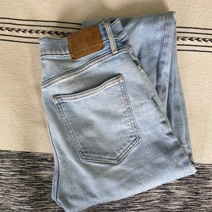 Lightwash “Arlo” Straight Crop